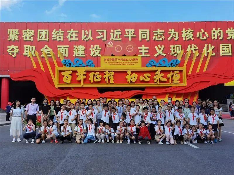 三年级语文上册第一单元手抄报？游戏画面